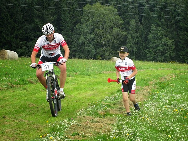 Kris na trasie dopingowany przez najwierniejszego kibica!