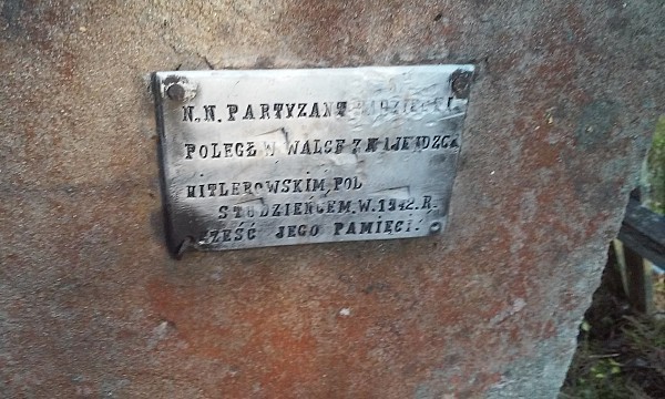 Grób nn partyzanta polegl pod Studzieńcem w 1942 r.