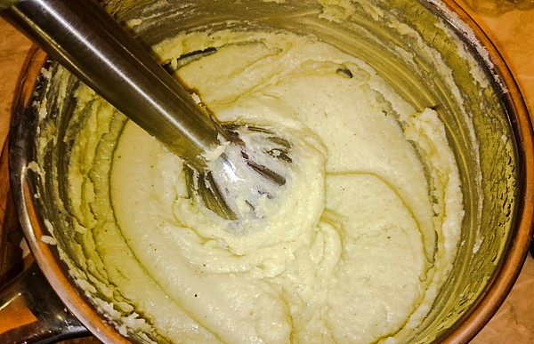 Blendujemy, żeby otrzymać krem.