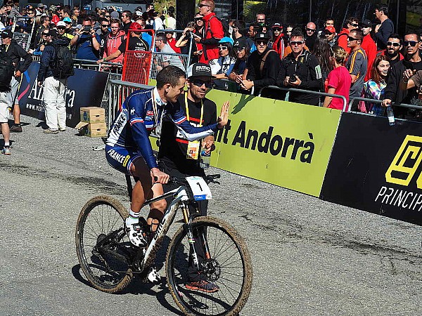 Julien Absalon i BMC fourstroke 01 XTR Di2 01 (mat. pras.)