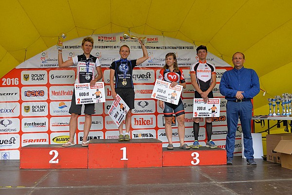 Michalina Ziółkowska z Volkswagen Samochody Użytkowe MTB Team na podium