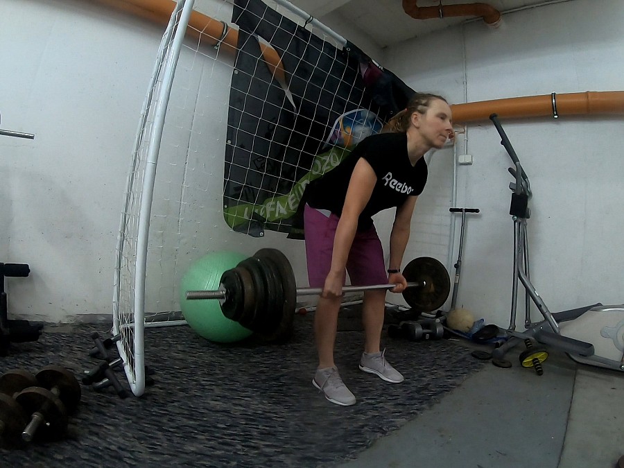 Martwy ciąg z prostą sztangą