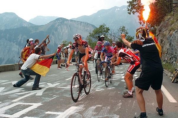 Fot. https://pixabay.com/pl/photos/tour-de-france-stok-do-l-alpe-d-huez-244348/