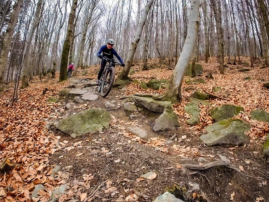 4 i pół miesiąca od skręcenia kolana na ścieżkach Masywu Ślęży.