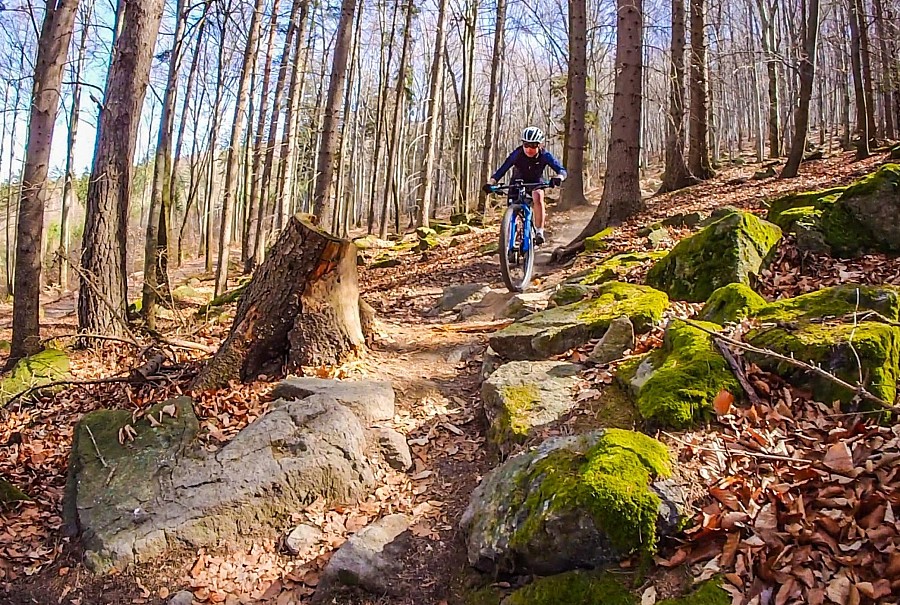 Treningi w terenie ma Masywie Śleży, 5 miesiąc po kontuzji kolana