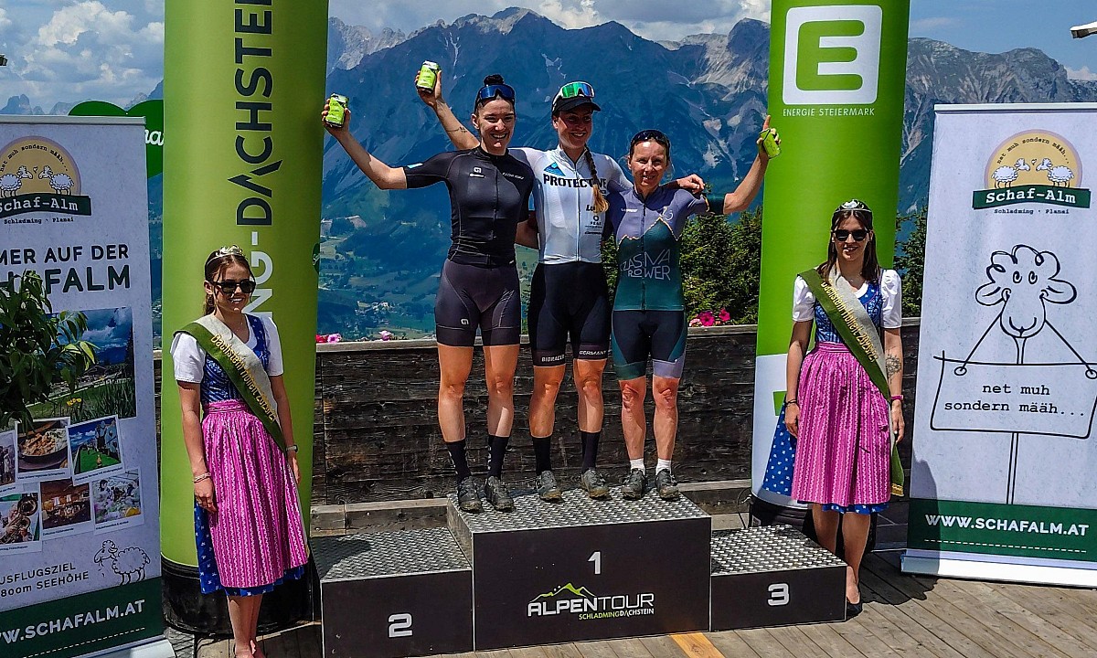 Podium Elity Kobiet etapu 4: Czasówka Schafalm Planai